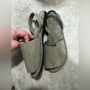 Elli Ros size 40 like new handmade leather flat sandals green